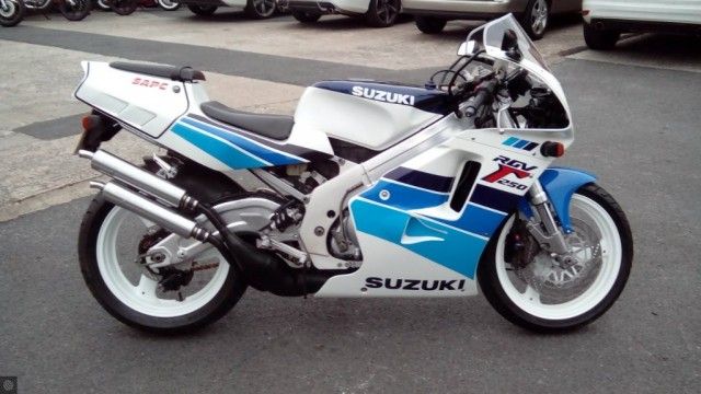 1991 Suzuki RGV250 image 1