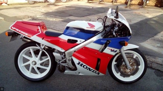 1990 Honda VFR400 image 2