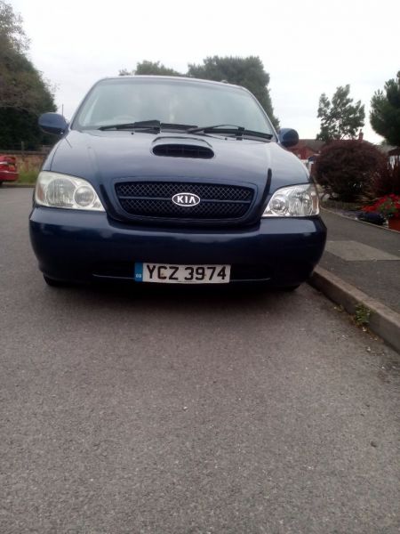 2004 Kia Sedona image 1