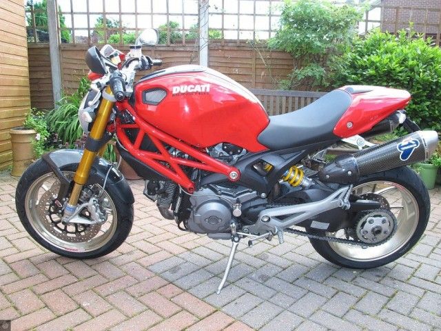 2009 Ducati Monster 1100 image 1