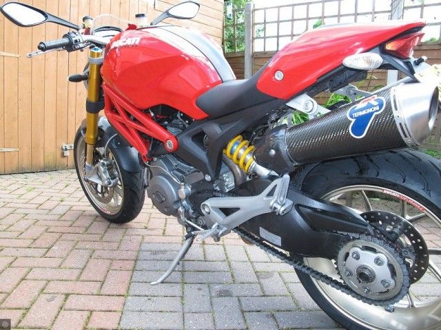 2009 Ducati Monster 1100 image 3