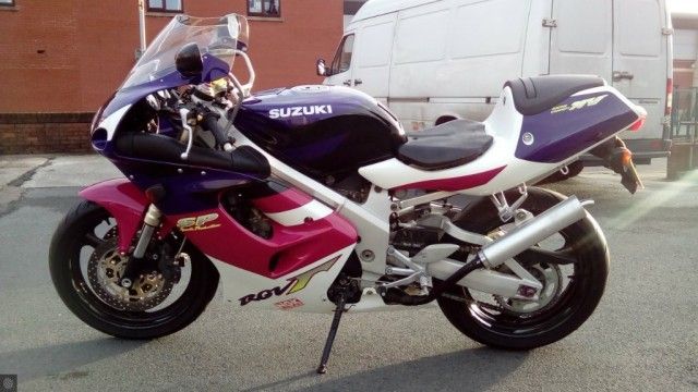 1996 Suzuki RGV250 image 2