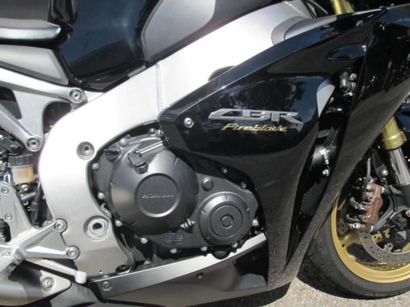2012 HONDA CBR1000RA A ABS MODEL WITH ONLY 2316 MILES image 5