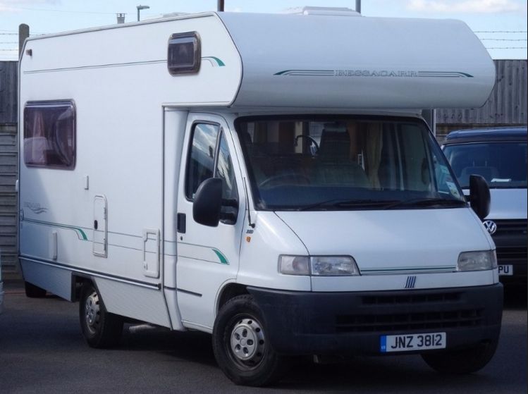 2002 Bessacarr E425 image 1