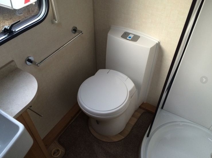 2013 Coachman VIP 460/2 image 7