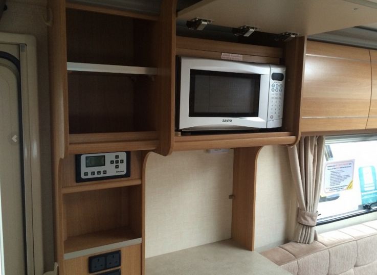 2012 Coachman VIP 460/2 image 4