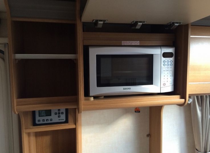 2012 Coachman VIP 460/2 image 9