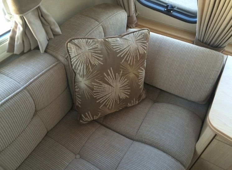 2011 Coachman Pastiche 560/4 image 3