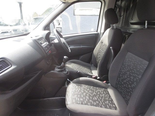 2012 Vauxhall Combo New Shape 1.3 CDTi image 8