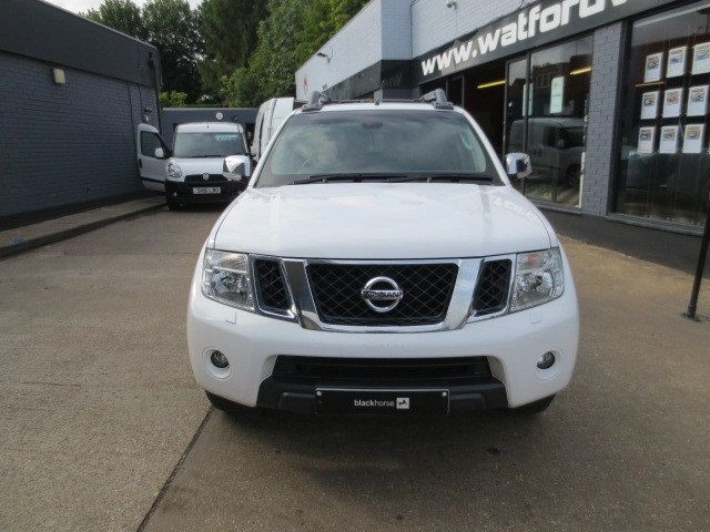 2013 Nissan Navara Tekna Connect 2.5DCi 4x4 image 1