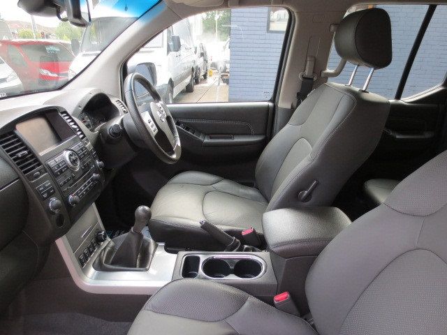 2013 Nissan Navara Tekna Connect 2.5DCi 4x4 image 8