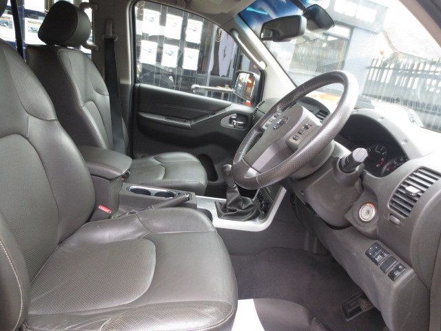 2013 Nissan Navara Tekna Platinum 2.5DCi image 6