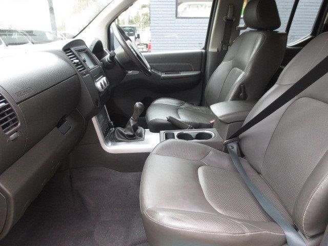 2013 Nissan Navara Tekna Platinum 2.5DCi image 8