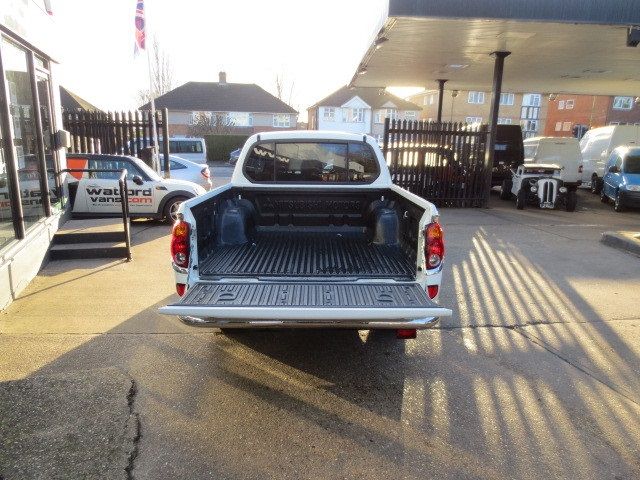 2012 Mitsubishi L200 Barbarian 2.5DI-D image 4