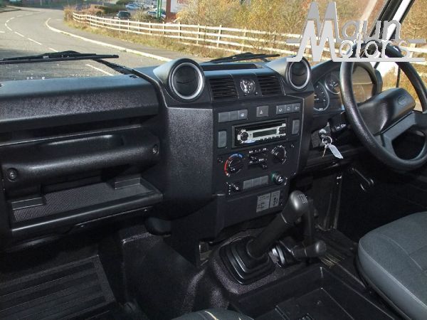 2011 Land Rover Defender 110 TDCi image 5