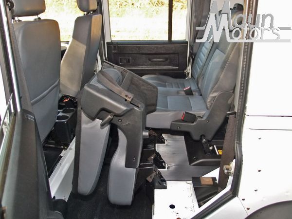 2011 Land Rover Defender 110 TDCi image 7