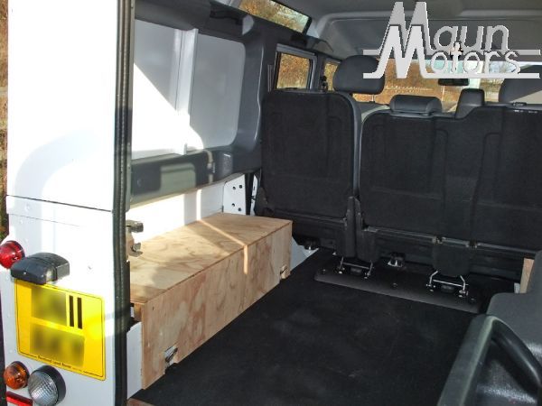 2011 Land Rover Defender 110 TDCi image 8