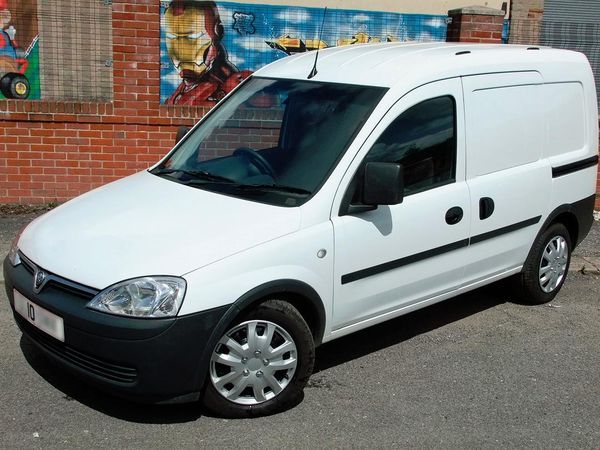 2010 Vauxhall Combo 2000 image 1
