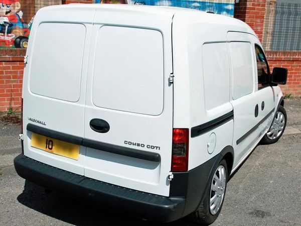 2010 Vauxhall Combo 2000 image 9