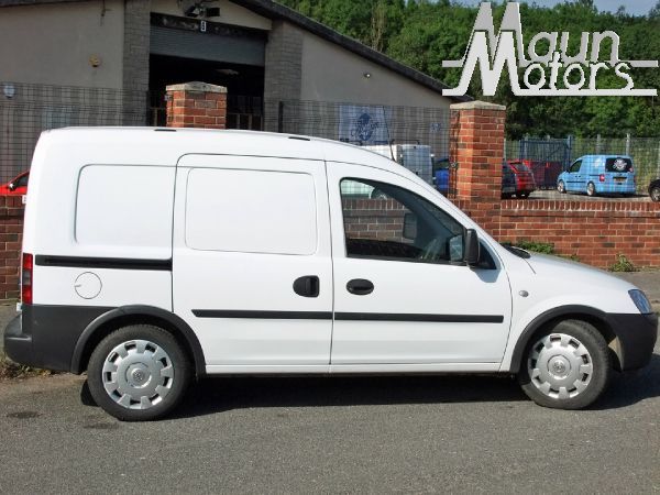 2011 Vauxhall Combo 2000 CDTi image 2