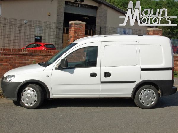 2011 Vauxhall Combo 2000 CDTi image 3