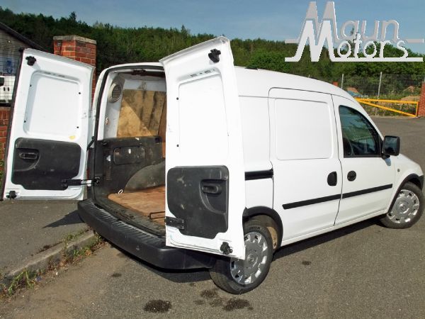 2011 Vauxhall Combo 2000 CDTi image 4