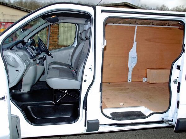 2011 Vauxhall Vivaro 2900 CDTi image 4