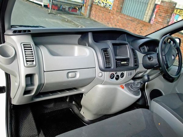 2011 Vauxhall Vivaro 2900 CDTi image 7