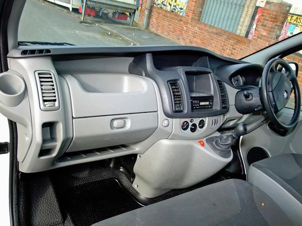 2011 Vauxhall Vivaro 2900 CDTi image 7