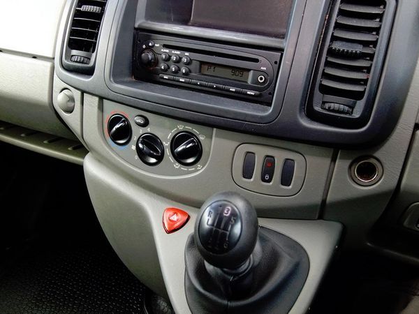 2011 Vauxhall Vivaro 2900 CDTi image 8