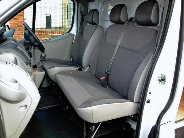 2011 Vauxhall Vivaro 2900 CDTi image 9