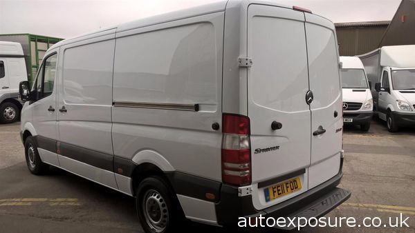 2011 Mercedes-Benz Sprinter 313cdi image 3
