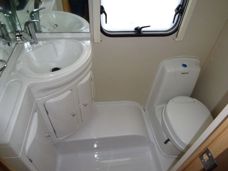 2011 Elddis 2.2 Autoquest 180 Signature image 9