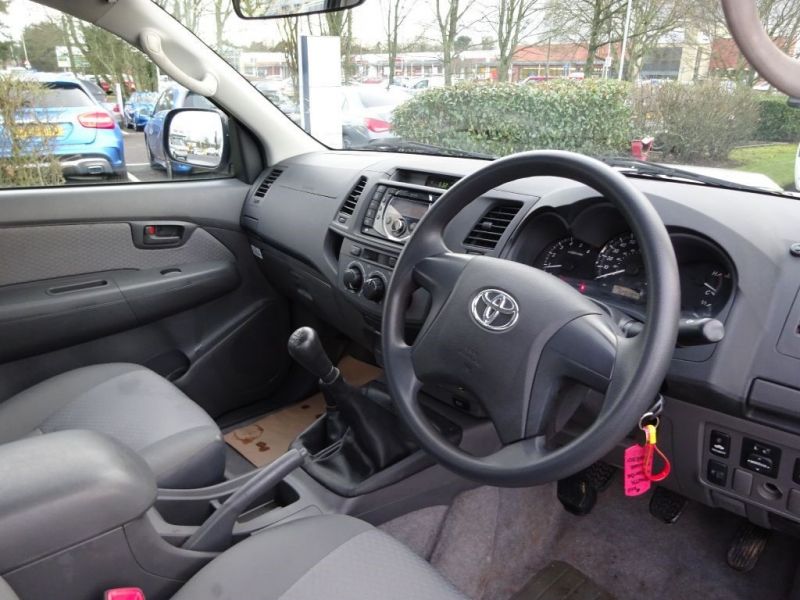 2013 Toyota 2.5 HI-LUX HL2 4X4 image 8