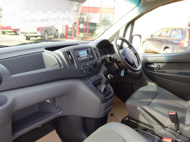 2013 Nissan NV200 SE DCI image 10