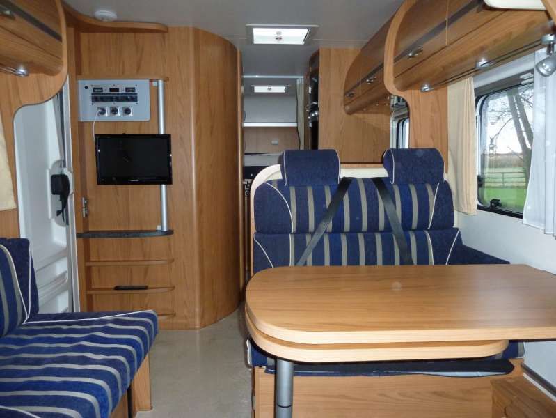 2008 Burstner Solano T-695G image 4