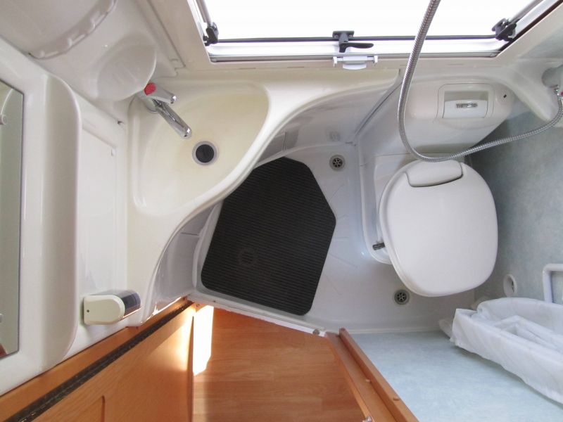 2003 Auto-Sleepers Ravenna image 6