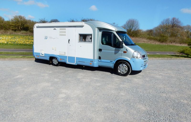 2005 Burstner Delfin 686 image 1