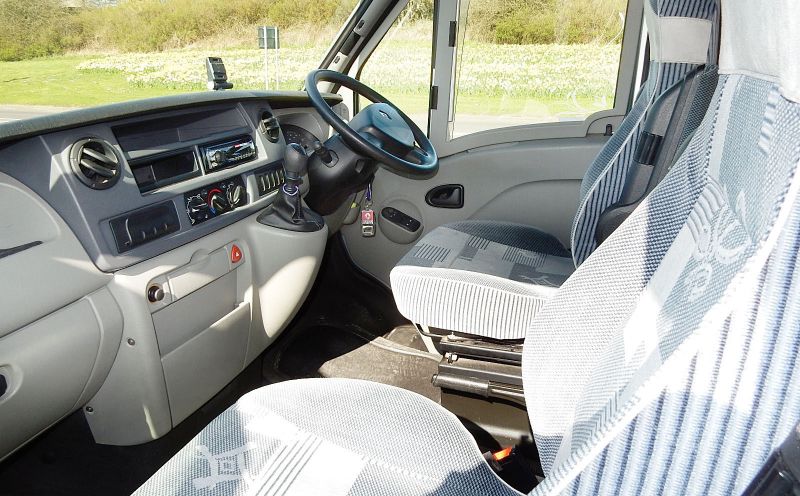 2005 Burstner Delfin 686 image 3