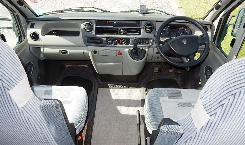 2005 Burstner Delfin 686 image 4