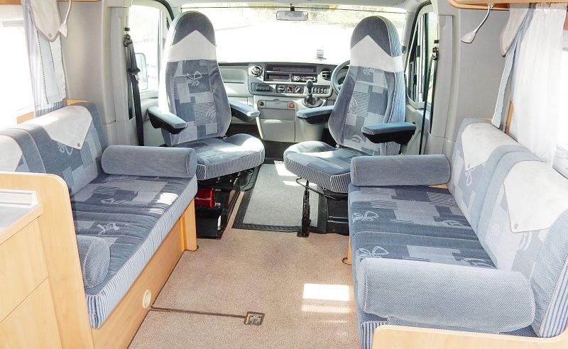 2005 Burstner Delfin 686 image 5