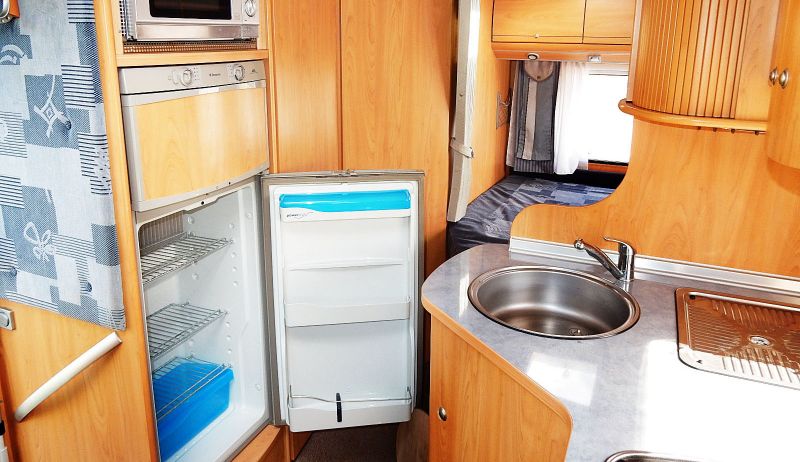 2005 Burstner Delfin 686 image 7