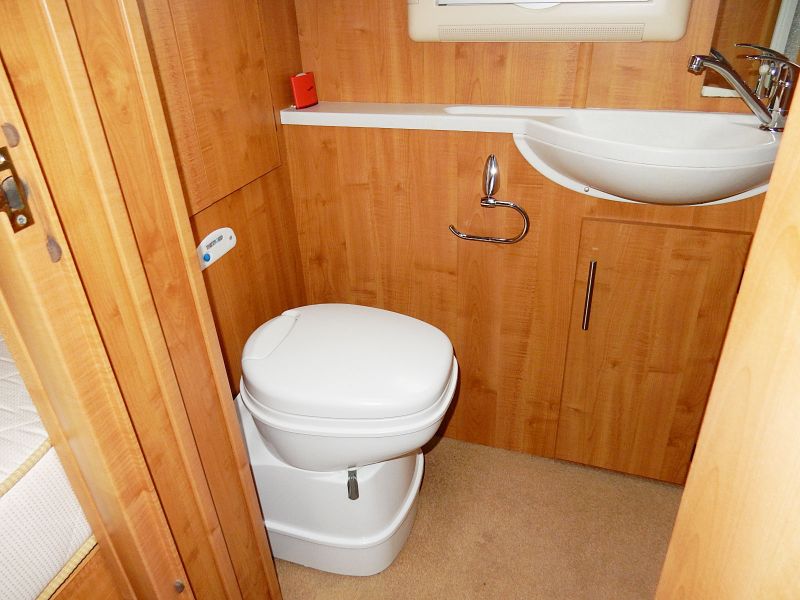 2008 Auto-Trail Cheyenne 740 S (Hi Line) image 9