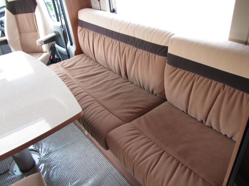 2012 Burstner Ixeo 645 image 5