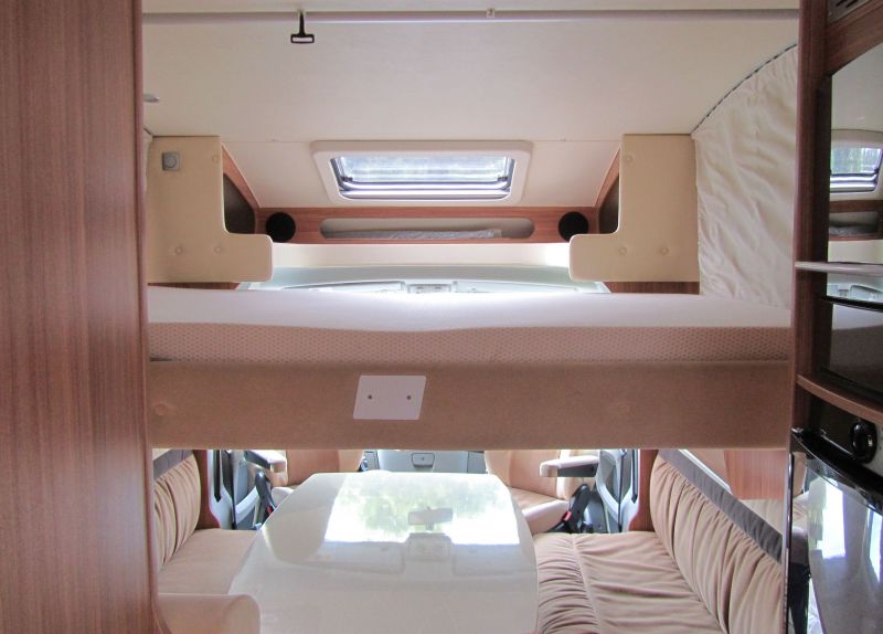 2012 Burstner Ixeo 645 image 6