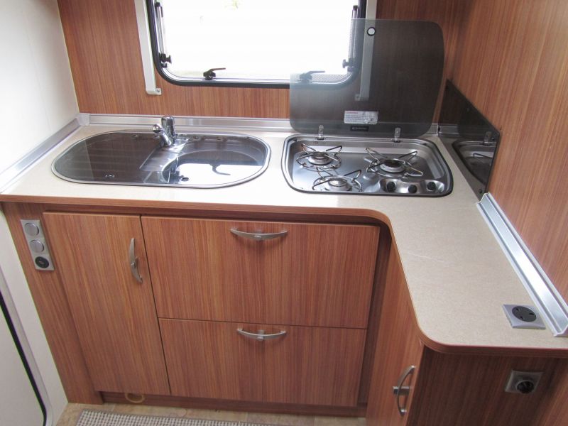 2012 Burstner Ixeo 645 image 7