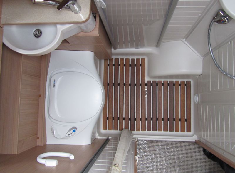 2012 Burstner Ixeo 645 image 9