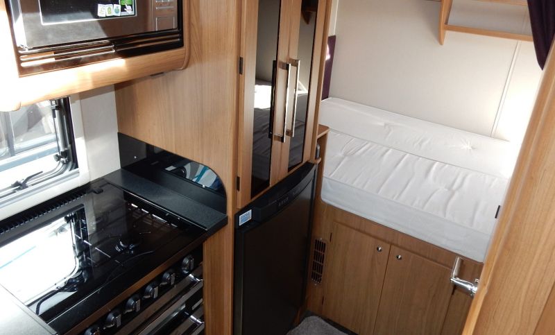 2013 Auto-Trail Apache 632 Low Line image 7