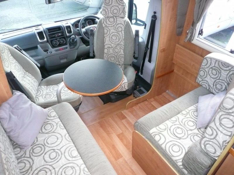 2010 Auto-Trail Savannah Fiat twin bed image 4