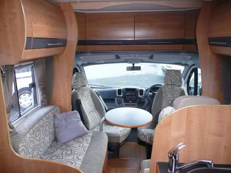 2010 Auto-Trail Savannah Fiat twin bed image 5
